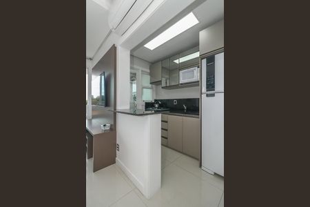 Cozinha de apartamento à venda com 1 quarto, 42m² em Passo da Areia, Porto Alegre