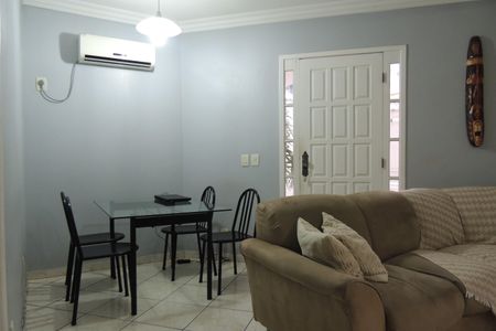 Casa de condomínio à venda com 150m², 3 quartos e 1 vagaSala