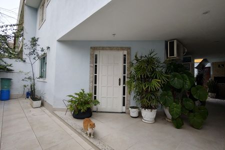 Casa de condomínio à venda com 150m², 3 quartos e 1 vagaEntrada