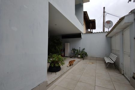 Casa de condomínio à venda com 150m², 3 quartos e 1 vagaQuintal