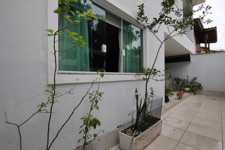 Casa de condomínio à venda com 150m², 3 quartos e 1 vagaQuintal