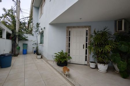 Casa de condomínio à venda com 150m², 3 quartos e 1 vagaEntrada