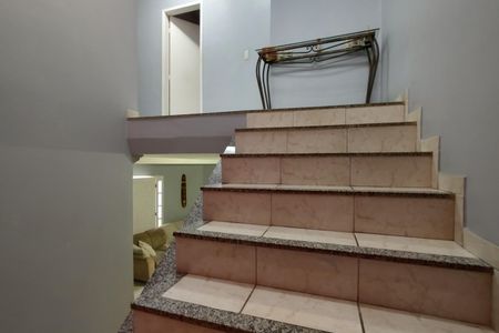 Casa de condomínio à venda com 150m², 3 quartos e 1 vagaEscada