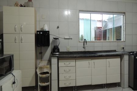 Casa de condomínio à venda com 150m², 3 quartos e 1 vagaCozinha 