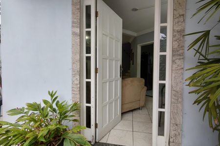 Casa de condomínio à venda com 150m², 3 quartos e 1 vagaEntrada