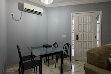 Casa de condomínio à venda com 150m², 3 quartos e 1 vagaSala