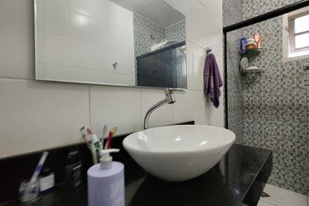 Casa de condomínio à venda com 150m², 3 quartos e 1 vagaBanheiro Social