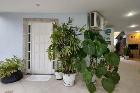 Casa de condomínio à venda com 150m², 3 quartos e 1 vagaGaragem