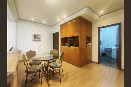 Sala de apartamento à venda com 2 quartos, 90m² em Santo Antônio, Belo Horizonte