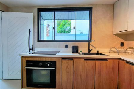 Casa de condomínio para alugar com 750m², 3 quartos e 6 vagas