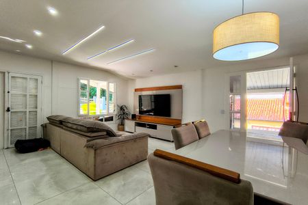 Casa de condomínio para alugar com 750m², 3 quartos e 6 vagas