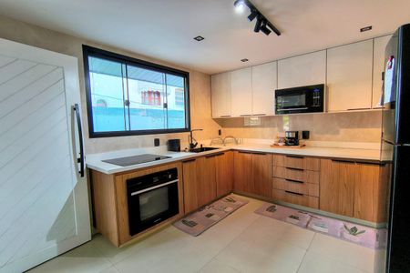 Casa de condomínio para alugar com 750m², 3 quartos e 6 vagas