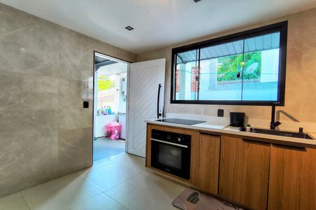 Casa de condomínio para alugar com 750m², 3 quartos e 6 vagas