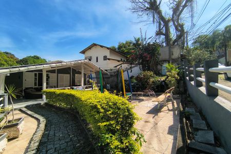 Casa de condomínio para alugar com 750m², 3 quartos e 6 vagas