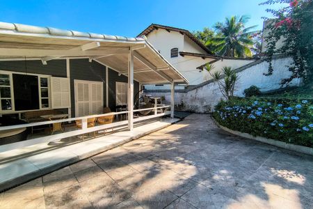 Casa de condomínio para alugar com 750m², 3 quartos e 6 vagas