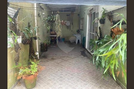 Casa à venda com 184m², 3 quartos e 4 vagas