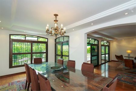 Casa à venda com 848m², 4 quartos e 6 vagas