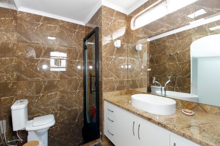 Apartamento para alugar com 298m², 4 quartos e 3 vagas Apartamento para alugar com 298m², 4 quartos e 3 vagasBanheiro da Suíte 2