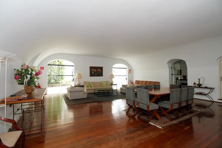 Apartamento para alugar com 298m², 4 quartos e 3 vagas Apartamento para alugar com 298m², 4 quartos e 3 vagasÁrea Comum - Salão de Festas