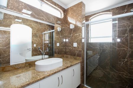 Apartamento para alugar com 298m², 4 quartos e 3 vagas Apartamento para alugar com 298m², 4 quartos e 3 vagasBanheiro da Suíte 2