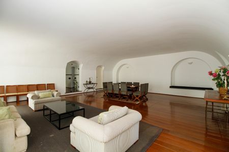 Apartamento para alugar com 298m², 4 quartos e 3 vagas Apartamento para alugar com 298m², 4 quartos e 3 vagasÁrea Comum - Salão de Festas