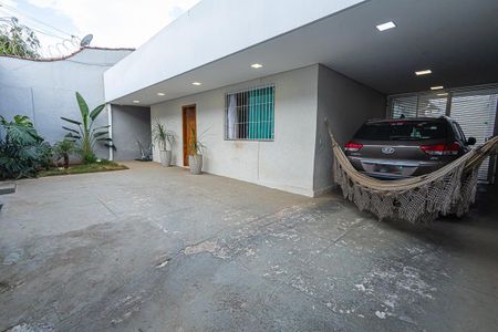 Casa à venda com 263m², 4 quartos e 3 vagasgaragem / varanda