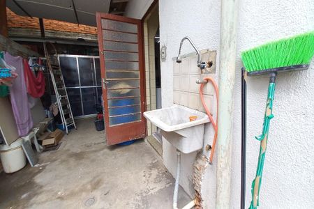 Casa à venda com 176m², 5 quartos e 3 vagas Casa à venda com 176m², 5 quartos e 3 vagasÁrea de Serviço