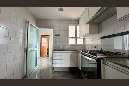 Apartamento à venda com 172m², 4 quartos e 3 vagasCozinha 