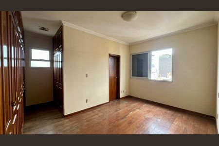 Apartamento à venda com 172m², 4 quartos e 3 vagasQuarto 