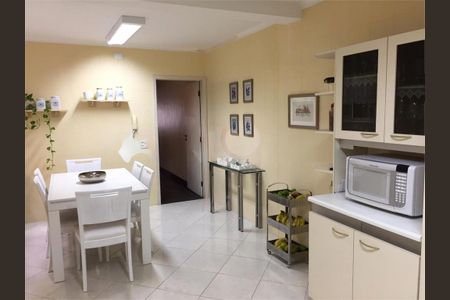 Casa à venda com 180m², 3 quartos e 2 vagas