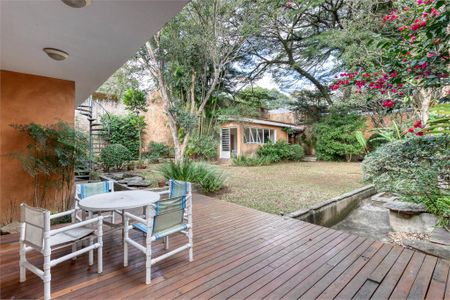 Casa à venda com 3 quartos, 380m² em Campo Belo, São Paulo