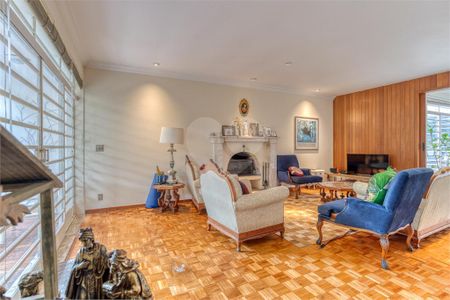 Casa à venda com 3 quartos, 380m² em Campo Belo, São Paulo