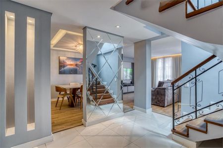 Casa à venda com 275m², 4 quartos e 2 vagas