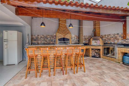 Casa à venda com 275m², 4 quartos e 2 vagas