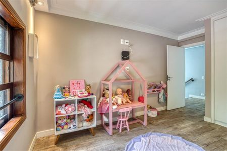 Casa à venda com 275m², 4 quartos e 2 vagas