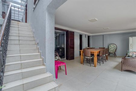 Casa à venda com 275m², 4 quartos e 2 vagas