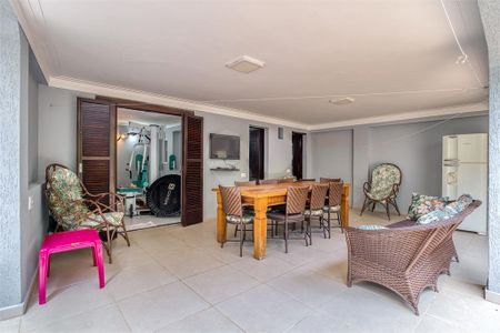 Casa à venda com 275m², 4 quartos e 2 vagas