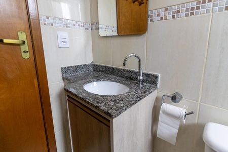 Apartamento para alugar com 100m², 2 quartos e 1 vaga Apartamento para alugar com 100m², 2 quartos e 1 vagaBanheiro da suíte