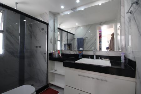 Apartamento à venda com 166m², 4 quartos e 3 vagasBanheiro - Suíte