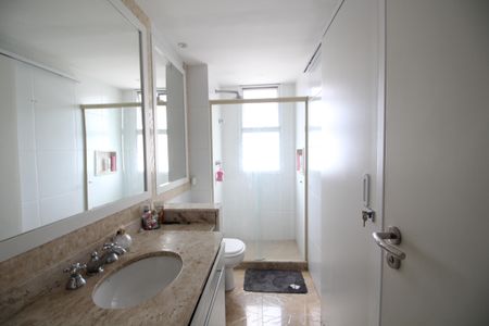 Apartamento à venda com 166m², 4 quartos e 3 vagasBanheiro Social