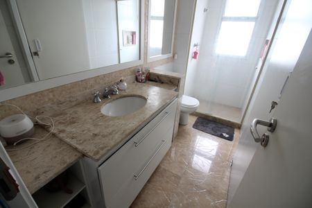 Apartamento à venda com 166m², 4 quartos e 3 vagasBanheiro Social