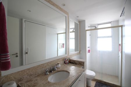 Apartamento à venda com 166m², 4 quartos e 3 vagasBanheiro Social