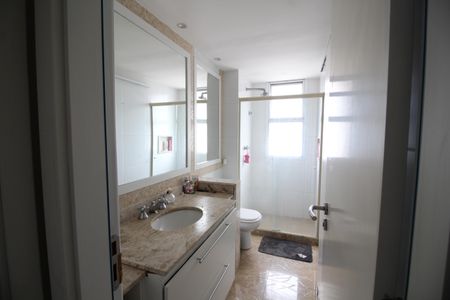 Apartamento à venda com 166m², 4 quartos e 3 vagasBanheiro Social