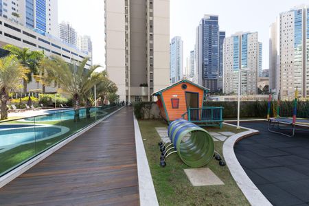 Apartamento à venda com 92m², 3 quartos e 2 vagas Apartamento à venda com 92m², 3 quartos e 2 vagasÁrea comum - Piscina