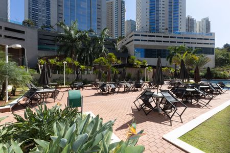 Apartamento à venda com 92m², 3 quartos e 2 vagas Apartamento à venda com 92m², 3 quartos e 2 vagasÁrea comum - Piscina