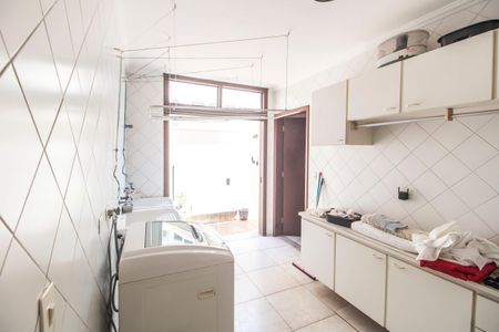 Casa de condomínio para alugar com 450m², 4 quartos e 3 vagasÁrea de Serviço