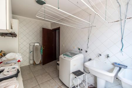 Casa de condomínio para alugar com 450m², 4 quartos e 3 vagasÁrea de Serviço