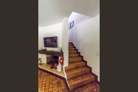 Casa de condomínio para alugar com 450m², 4 quartos e 3 vagasEscada