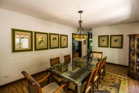 Casa de condomínio para alugar com 450m², 4 quartos e 3 vagasSala 