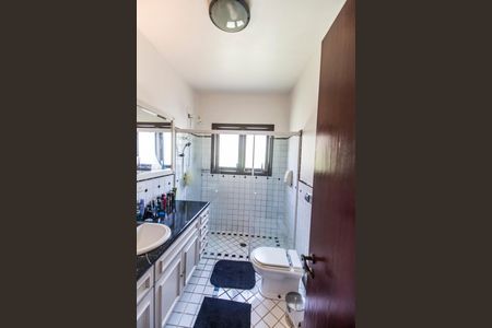 Casa de condomínio para alugar com 450m², 4 quartos e 3 vagasBanheiro